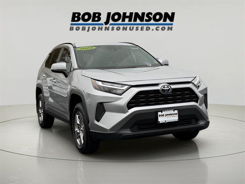 2024 Toyota RAV4 Hybrid XLE photo 3
