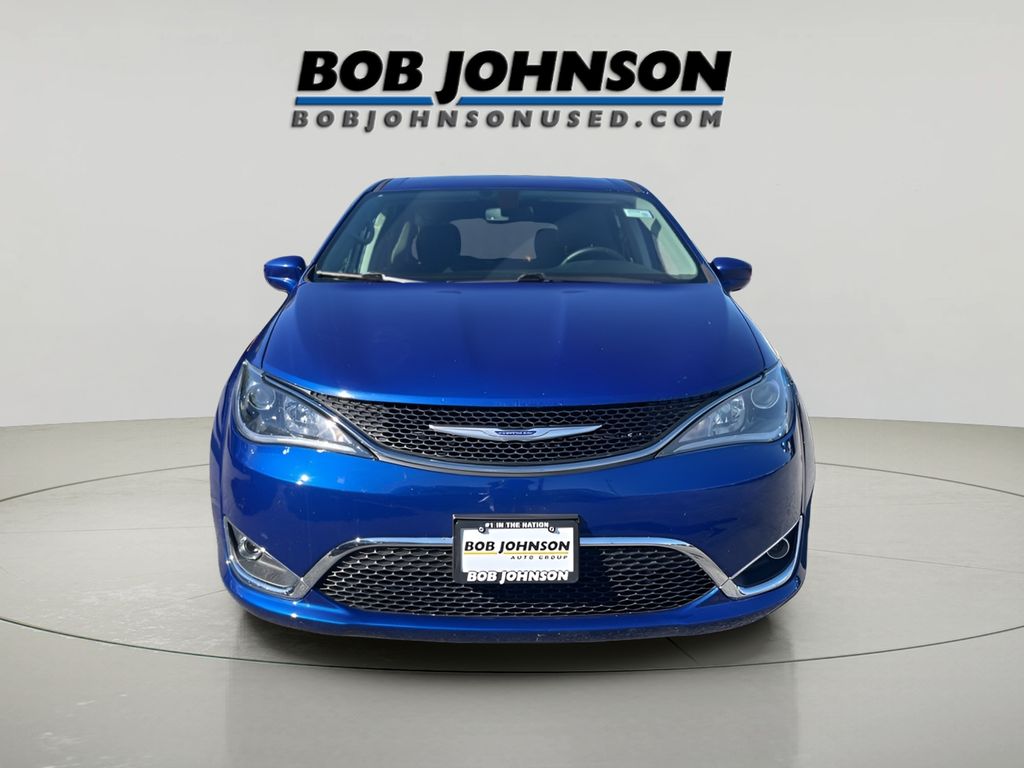 2020 Chrysler Pacifica Touring photo 2