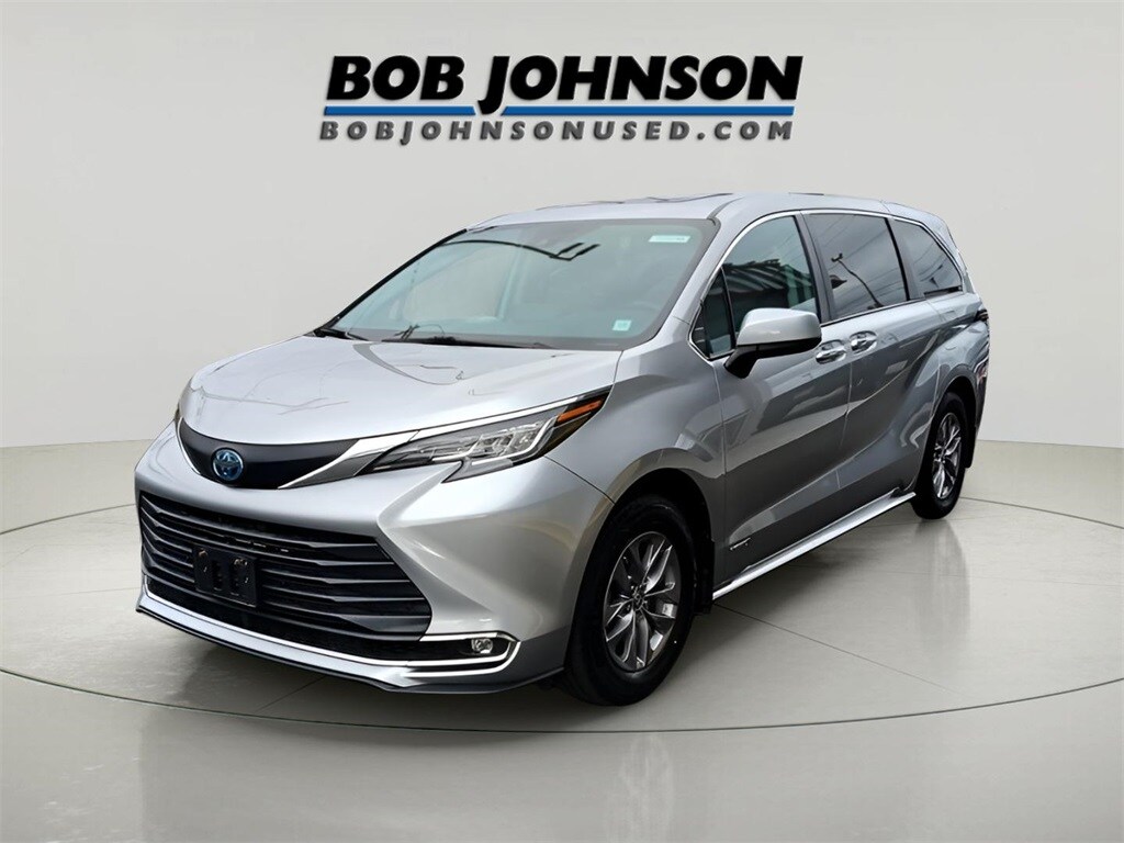 Used 2021 Toyota Sienna XLE Minivan/Van