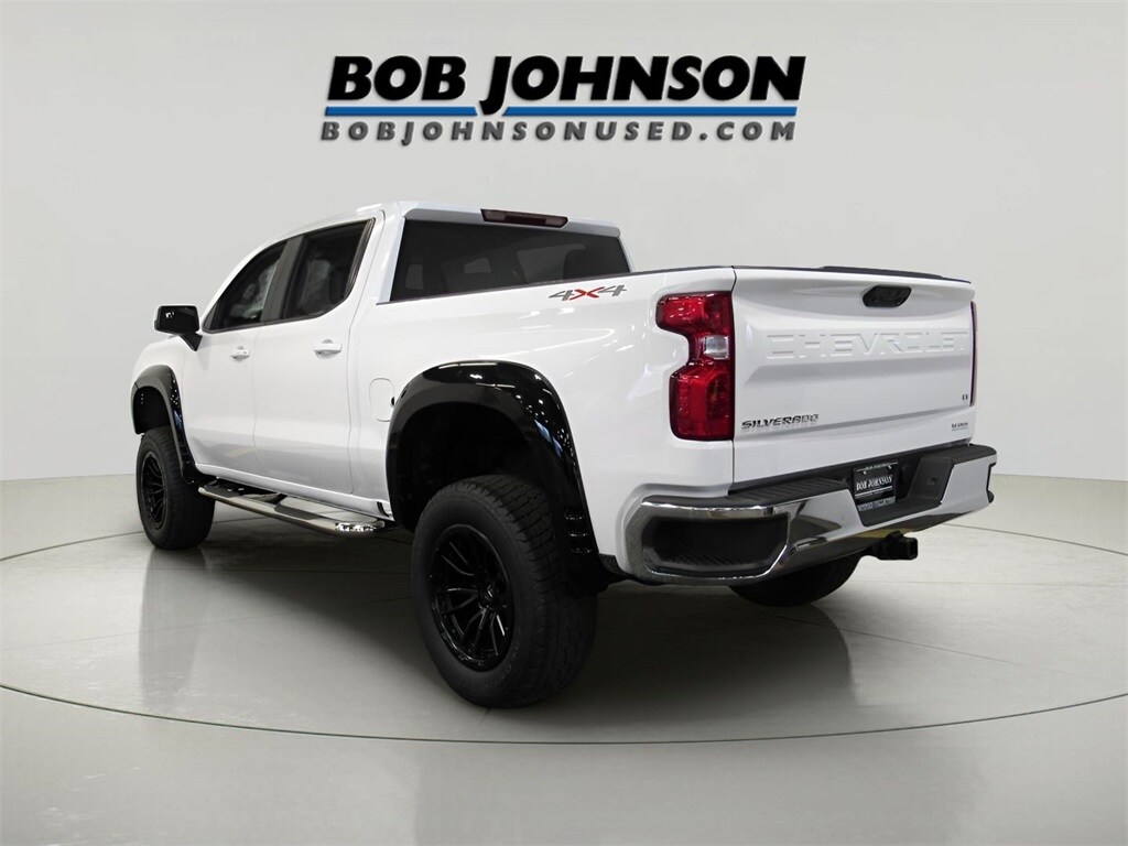 2025 Chevrolet Silverado 1500 LT photo 3