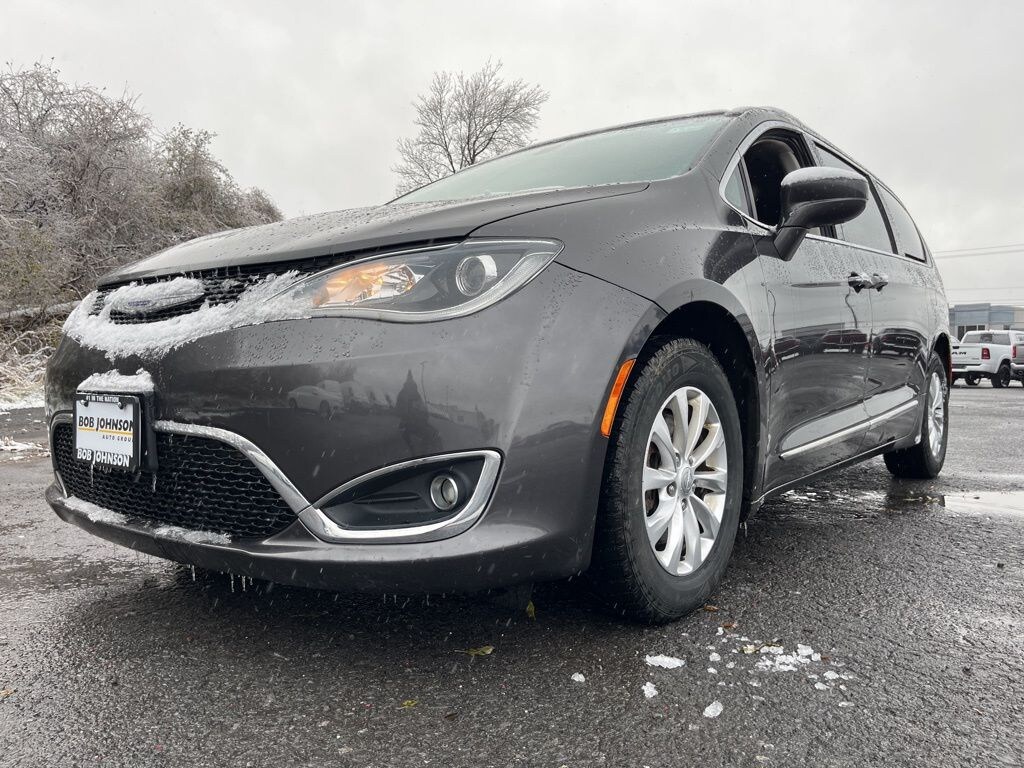 Used 2020 Chrysler Pacifica Touring L Minivan/Van