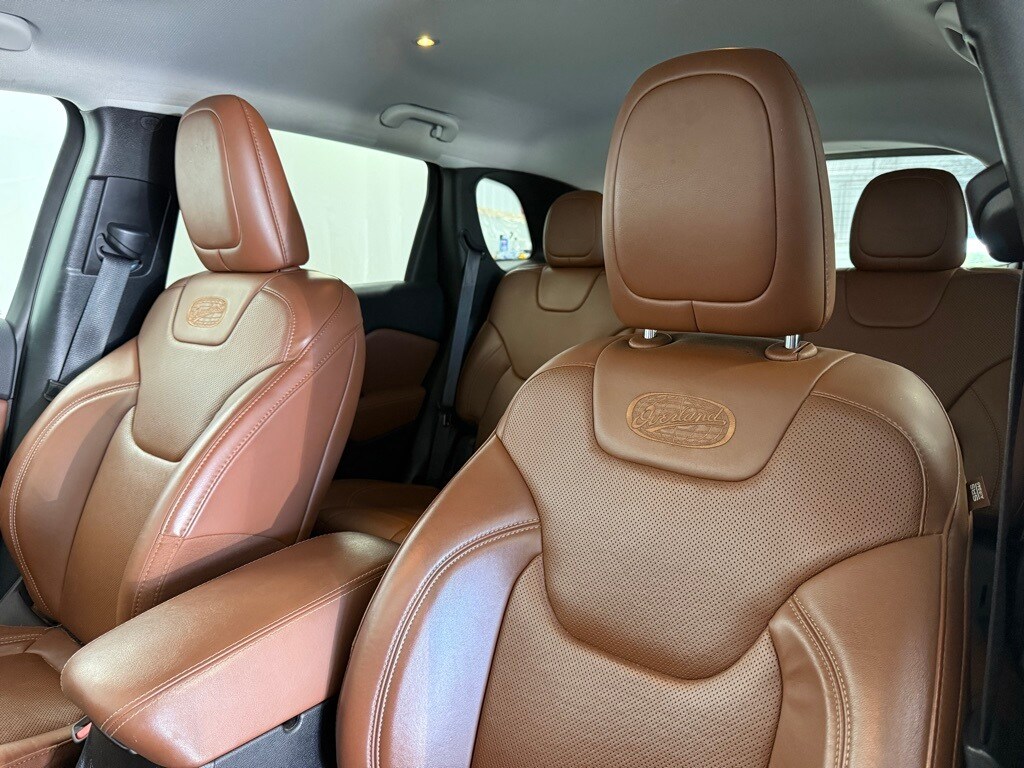 2019 Jeep Cherokee Overland photo 4