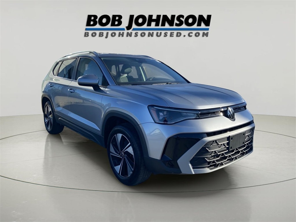 Certified 2025 Volkswagen Taos 1.5T SE SUV