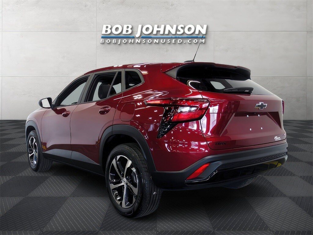 2024 Chevrolet Trax photo 2