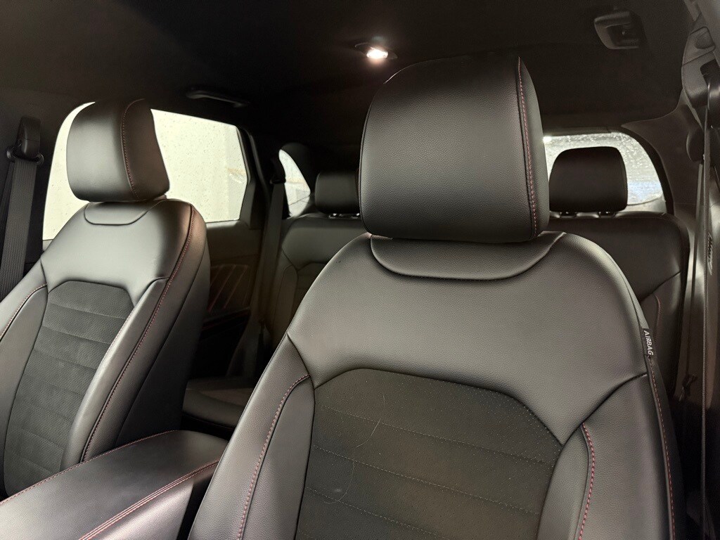 2024 Ford Edge ST photo 4