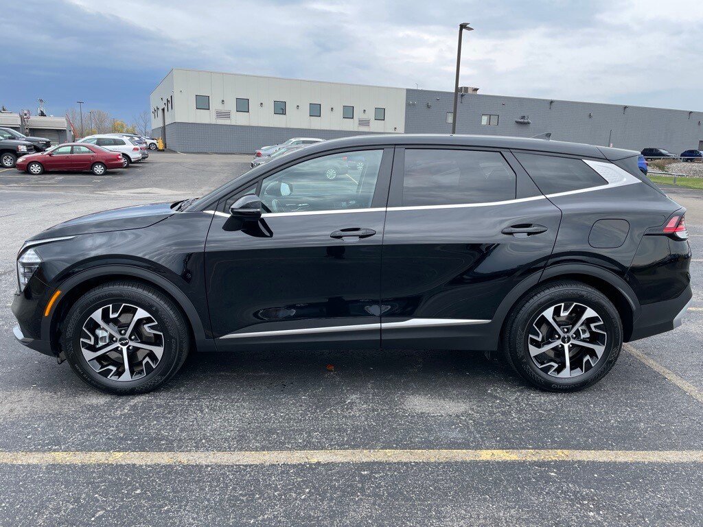 2025 Kia Sportage EX photo 3