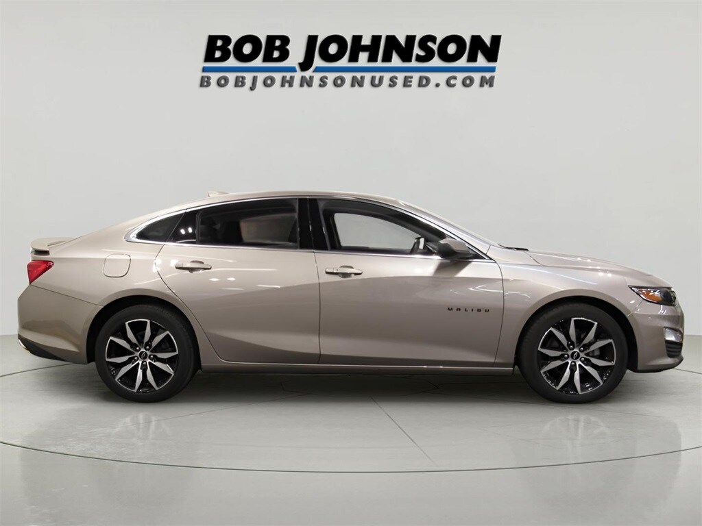 2022 Chevrolet Malibu RS photo 3