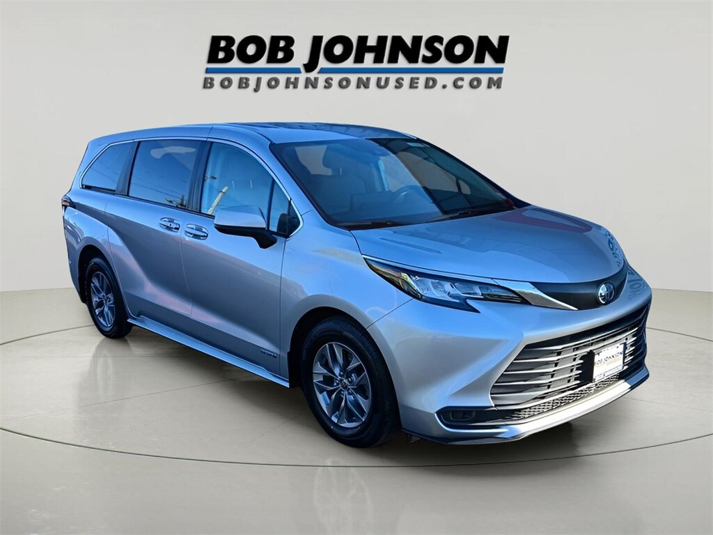 Used 2021 Toyota Sienna LE Minivan/Van