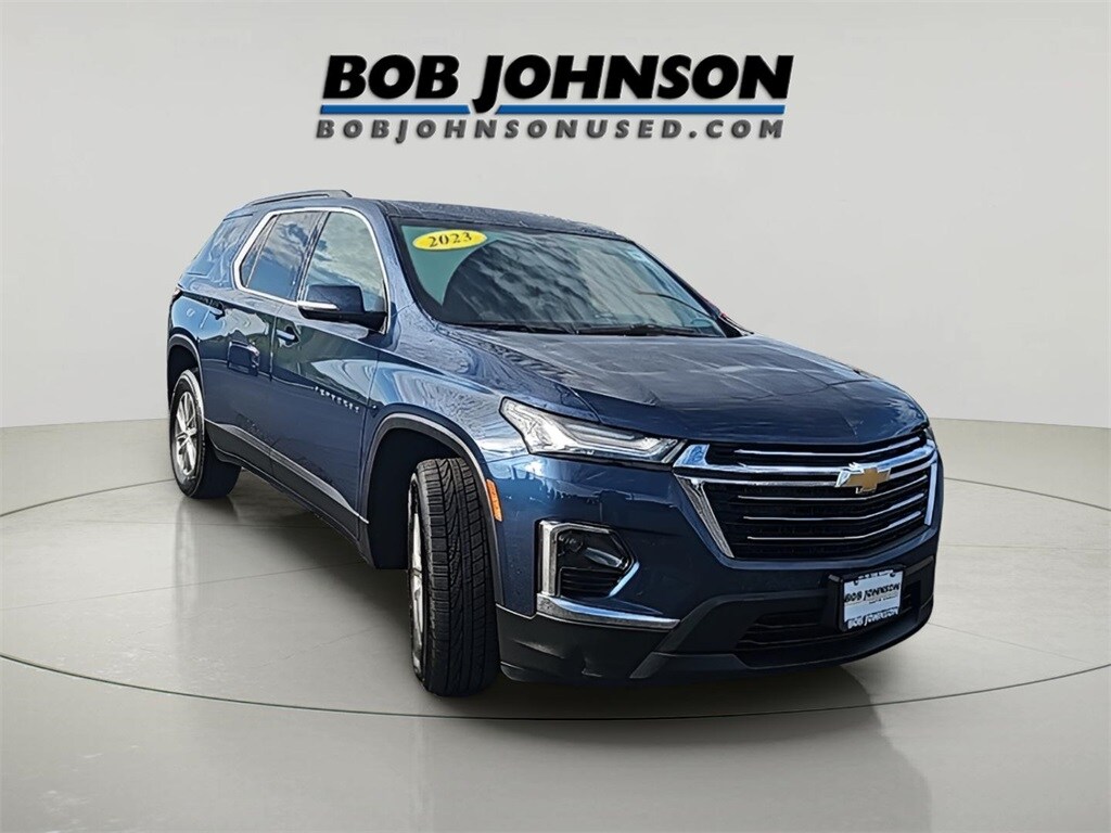 2023 Chevrolet Traverse 1LT photo 2