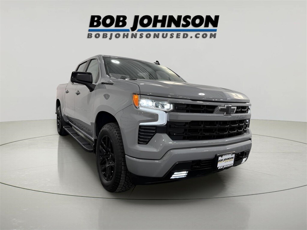 2024 Chevrolet Silverado 1500 RST photo 2