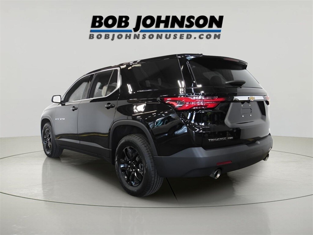 2023 Chevrolet Traverse LS photo 2