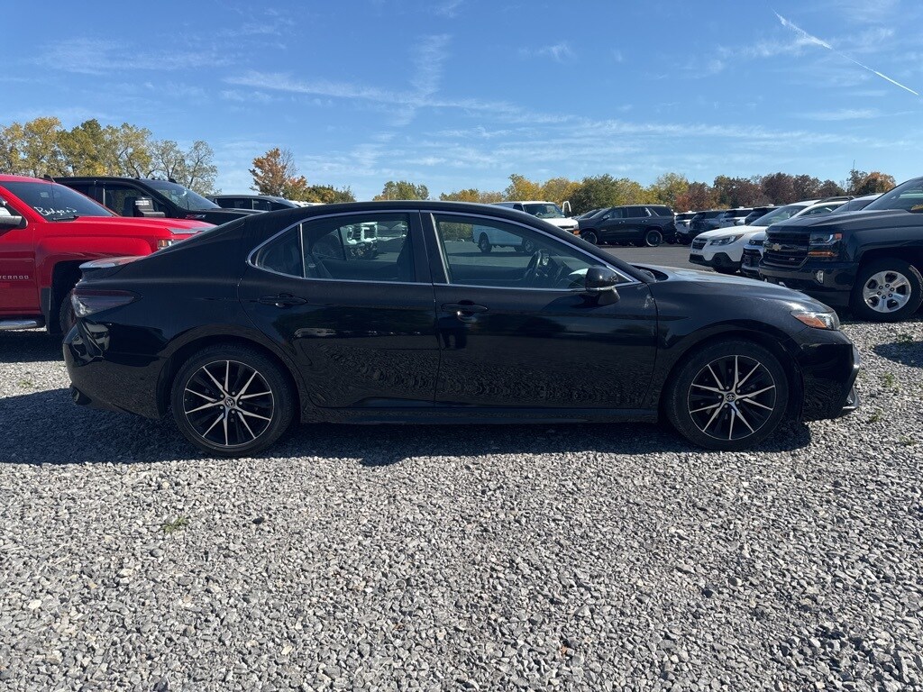 2023 Toyota Camry SE photo 3