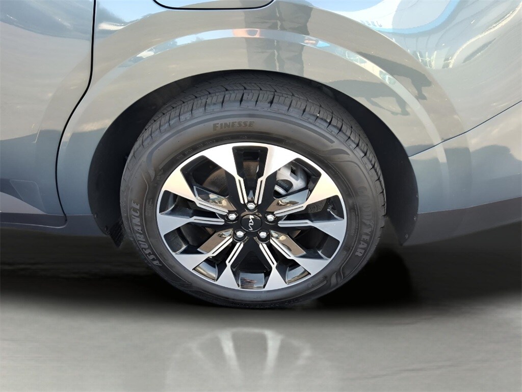 2024 Kia Carnival EX photo 4
