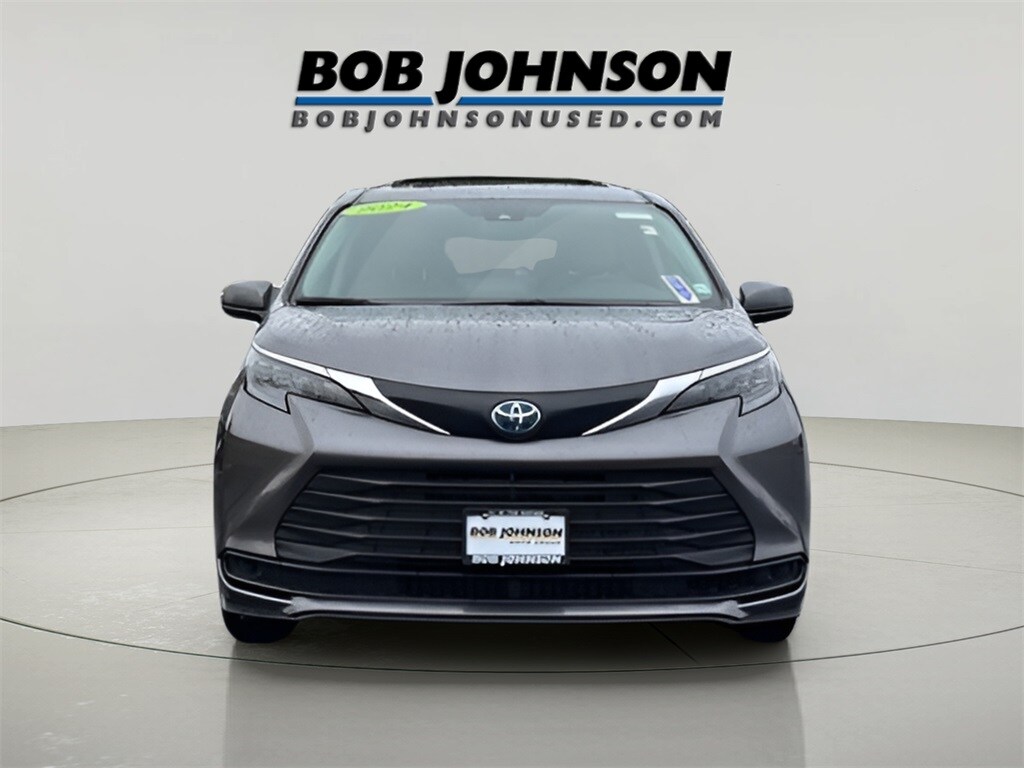 Used 2024 Toyota Sienna LE Minivan/Van
