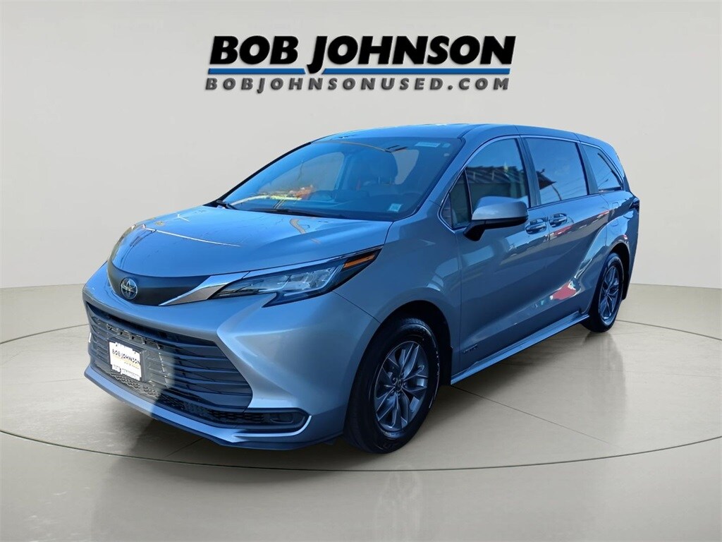 Used 2021 Toyota Sienna LE Minivan/Van