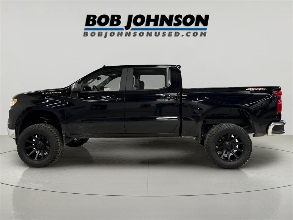 2025 Chevrolet Silverado 1500 LT photo 4