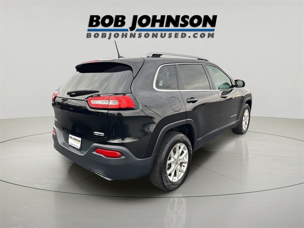 2016 Jeep Cherokee Latitude photo 2