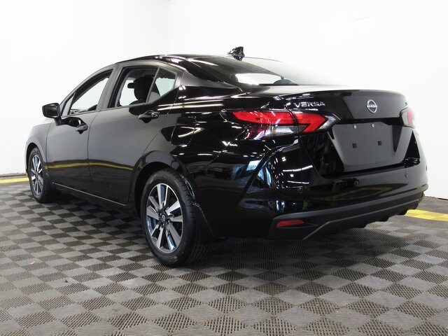 2023 Nissan Versa 1.6 SV photo 2