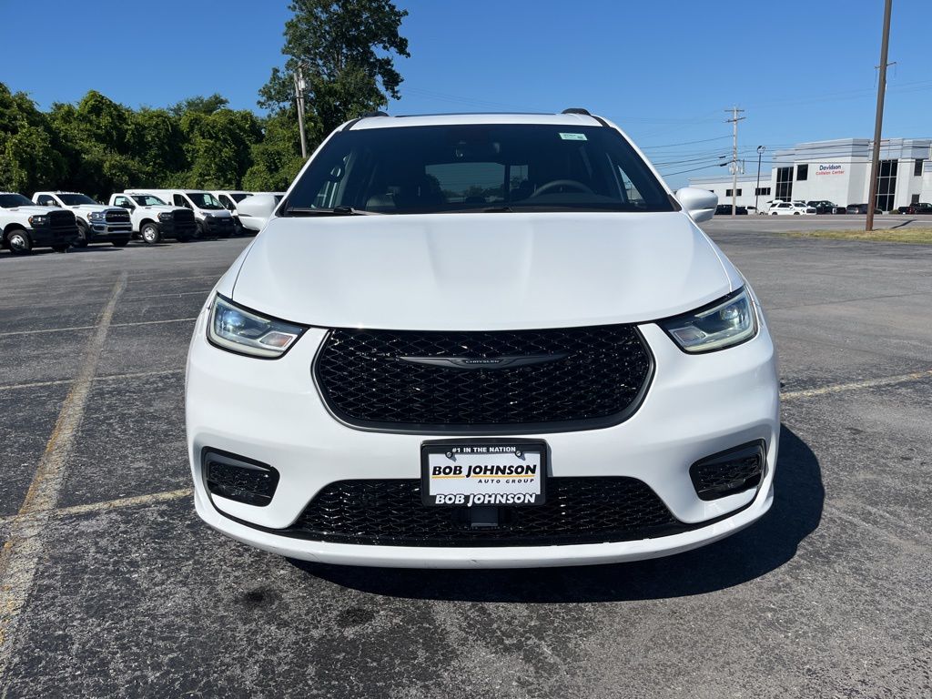 2022 Chrysler Pacifica Limited photo 2