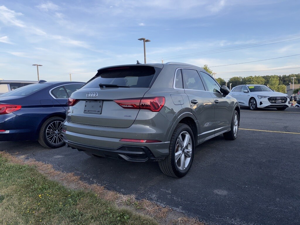 2022 Audi Q3 Premium 45 TFSI S line photo 4