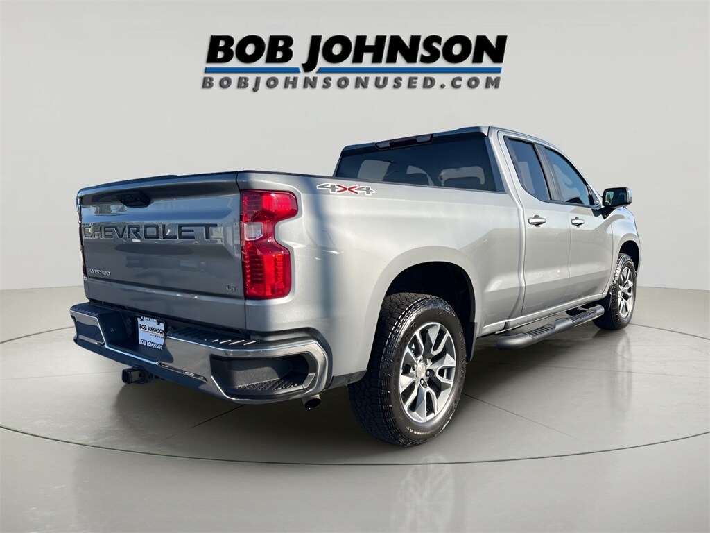 2025 Chevrolet Silverado 1500 LT photo 3