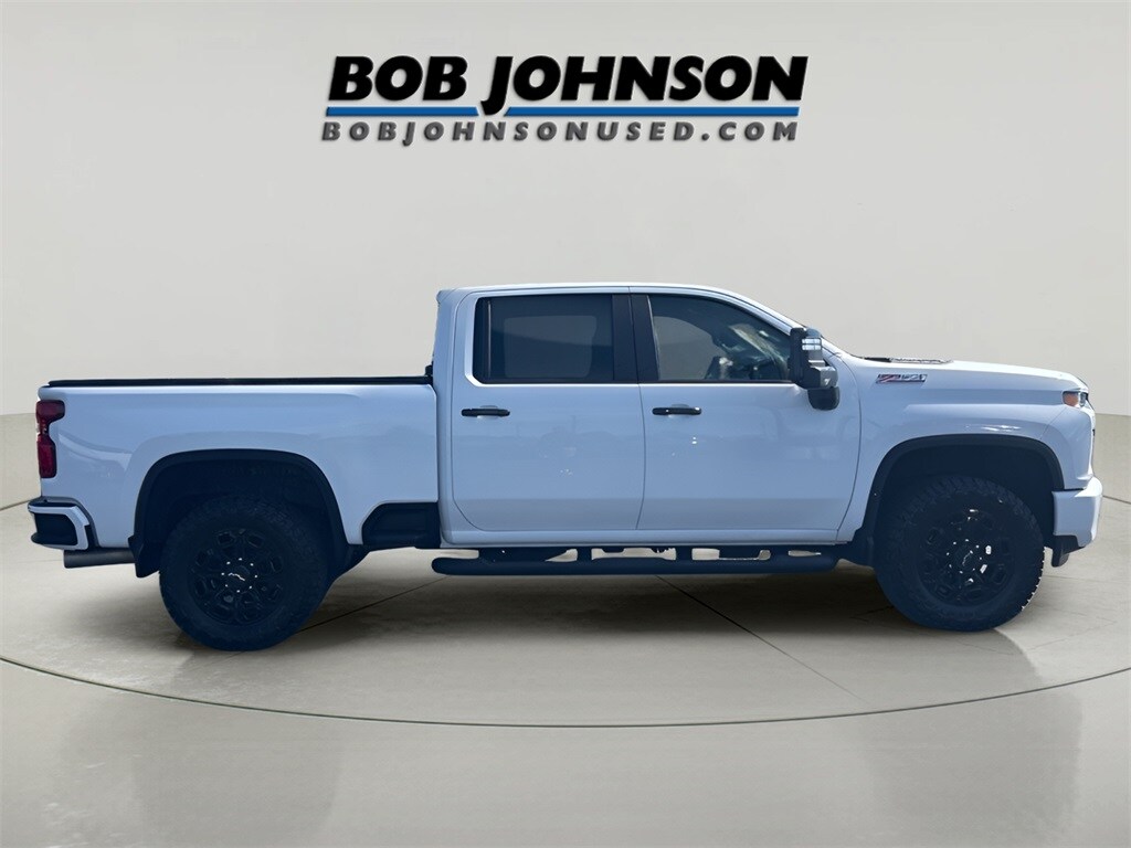 2022 Chevrolet Silverado 2500HD LT photo 2