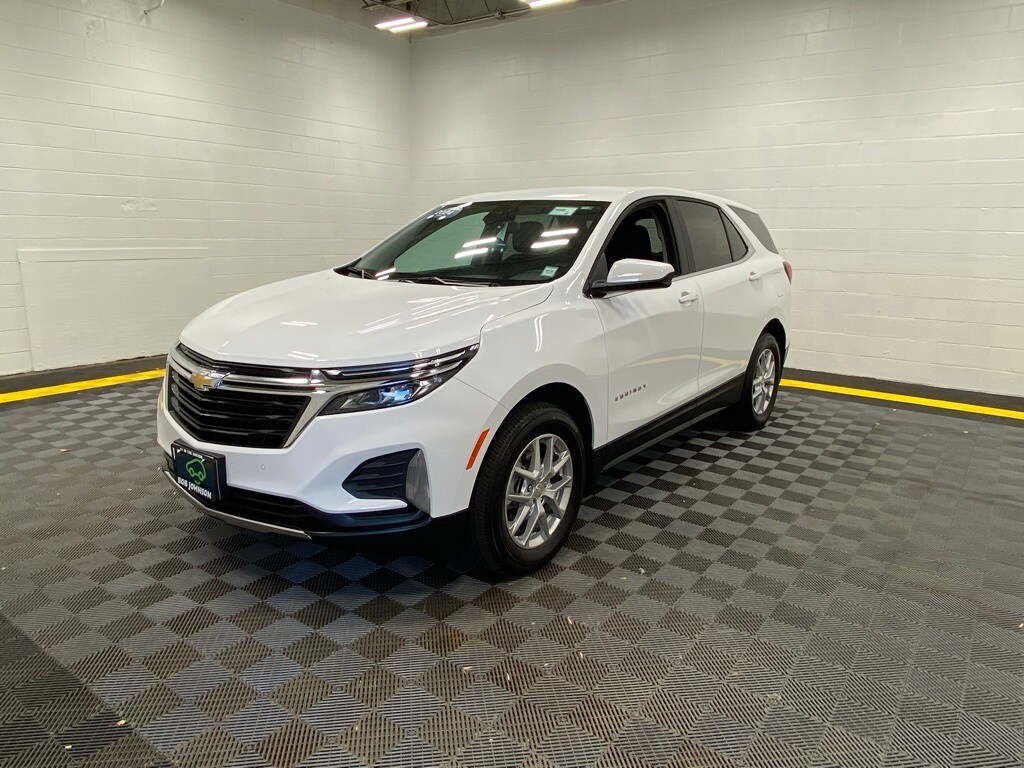 2024 Chevrolet Equinox LT photo 3