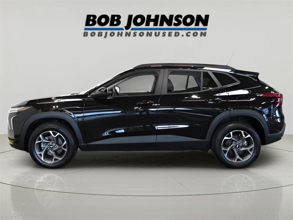 2025 Chevrolet Trax LT photo 4
