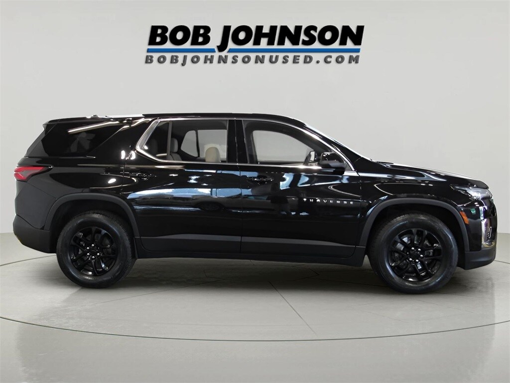 2023 Chevrolet Traverse LS photo 3