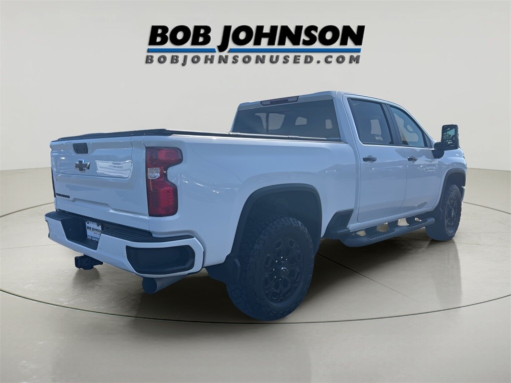 2022 Chevrolet Silverado 2500HD LT photo 3