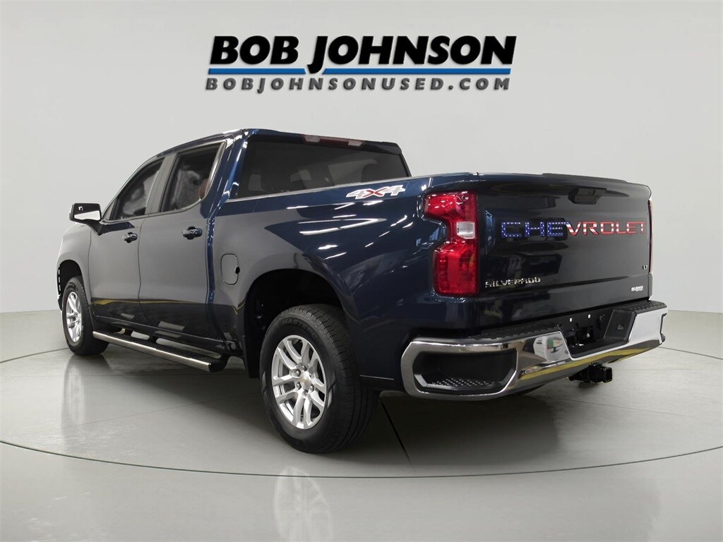 2021 Chevrolet Silverado 1500 LT photo 2