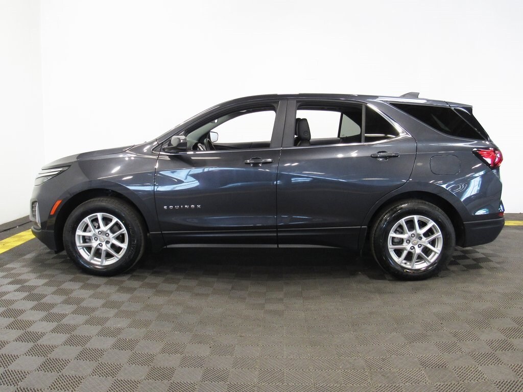 2022 Chevrolet Equinox LT photo 2