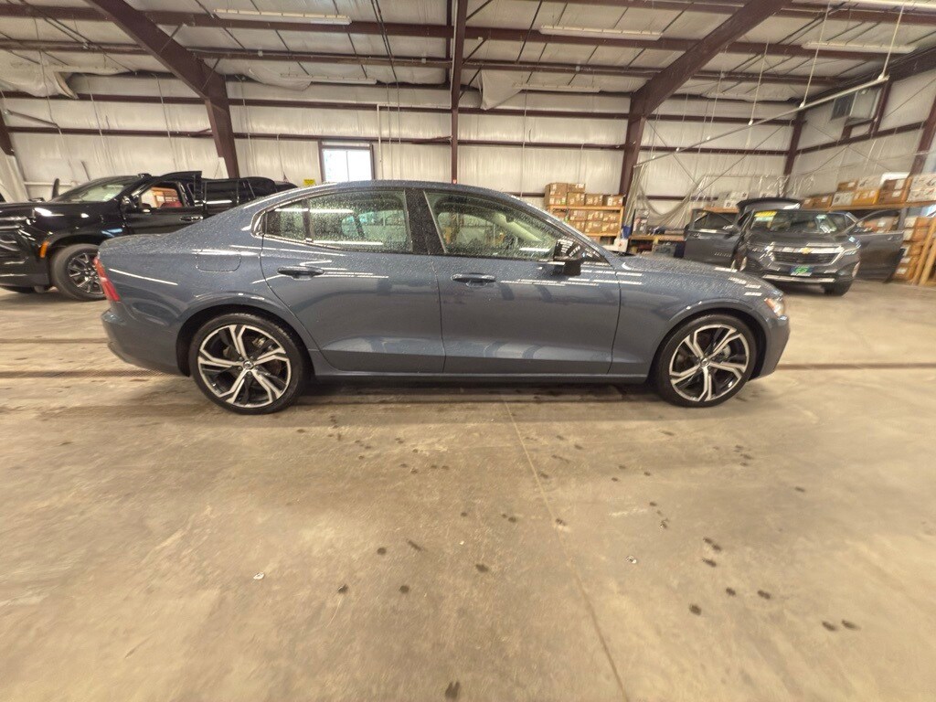 2024 Volvo S60 B5 Core photo 3