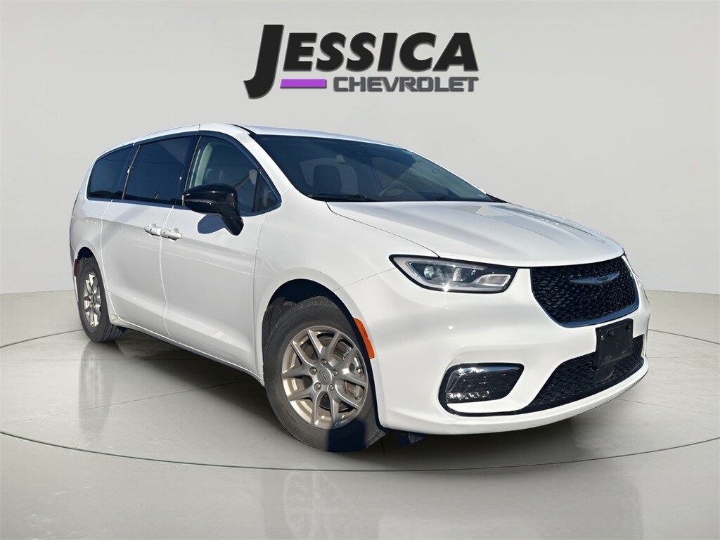 Used 2024 Chrysler Pacifica Touring L Minivan/Van