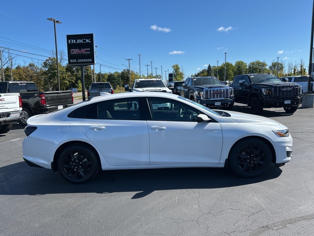 2019 Chevrolet Malibu 1LT photo 2