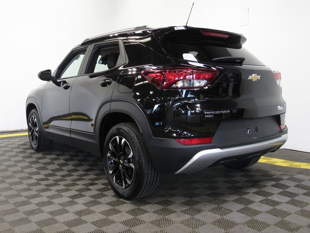 2022 Chevrolet Trailblazer LT photo 2