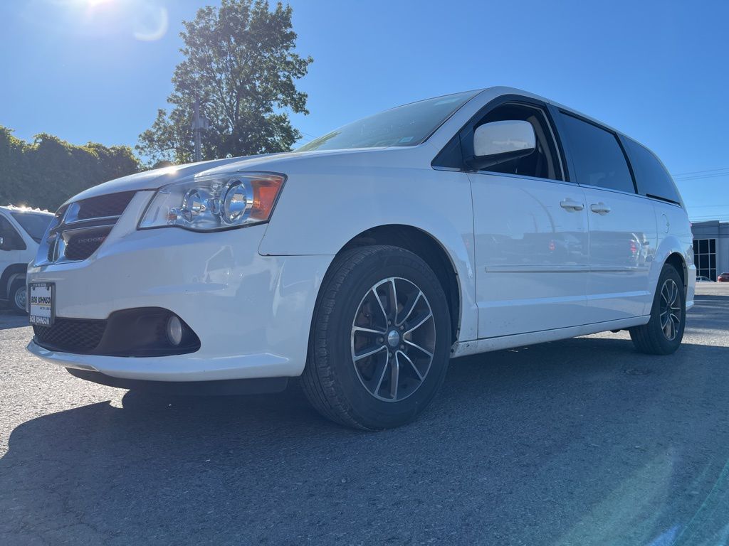 2017 Dodge Grand Caravan SXT photo 2