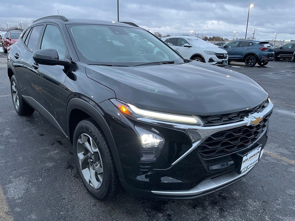 Used 2024 Chevrolet Trax LT SUV