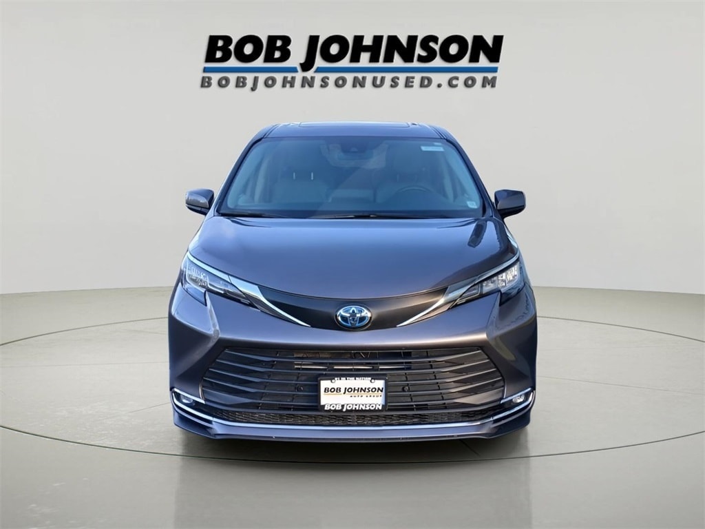 Used 2021 Toyota Sienna XLE Minivan/Van