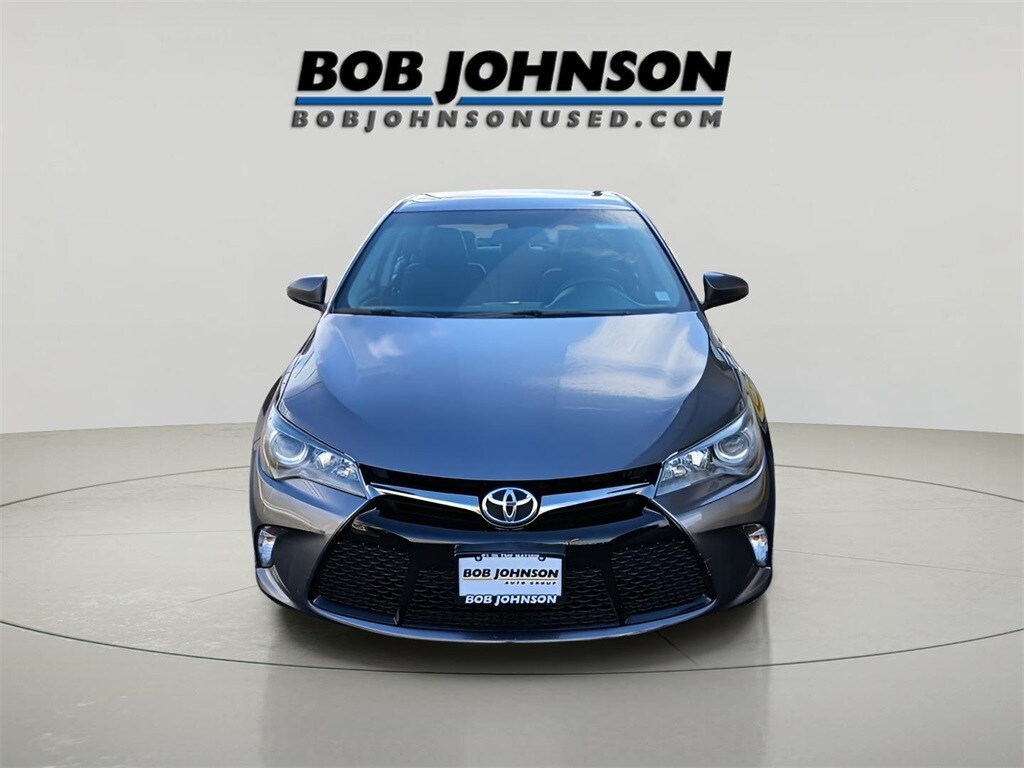 Used 2017 Toyota Camry SE Sedan