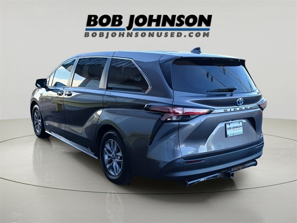 Used 2021 Toyota Sienna XLE Minivan/Van