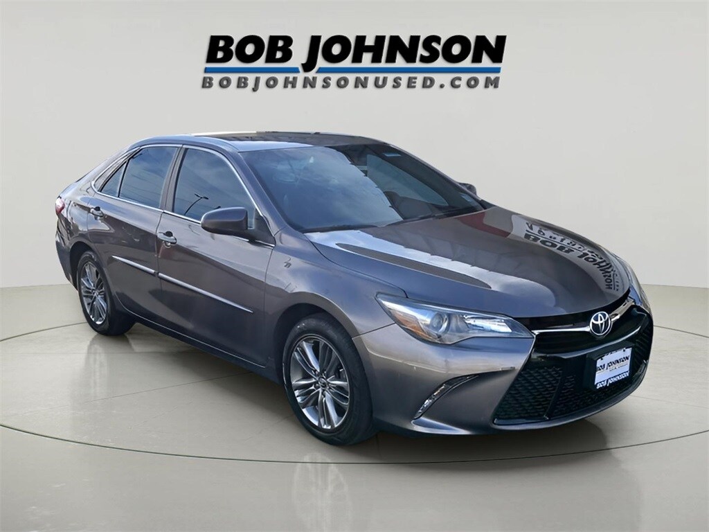 Used 2017 Toyota Camry SE Sedan