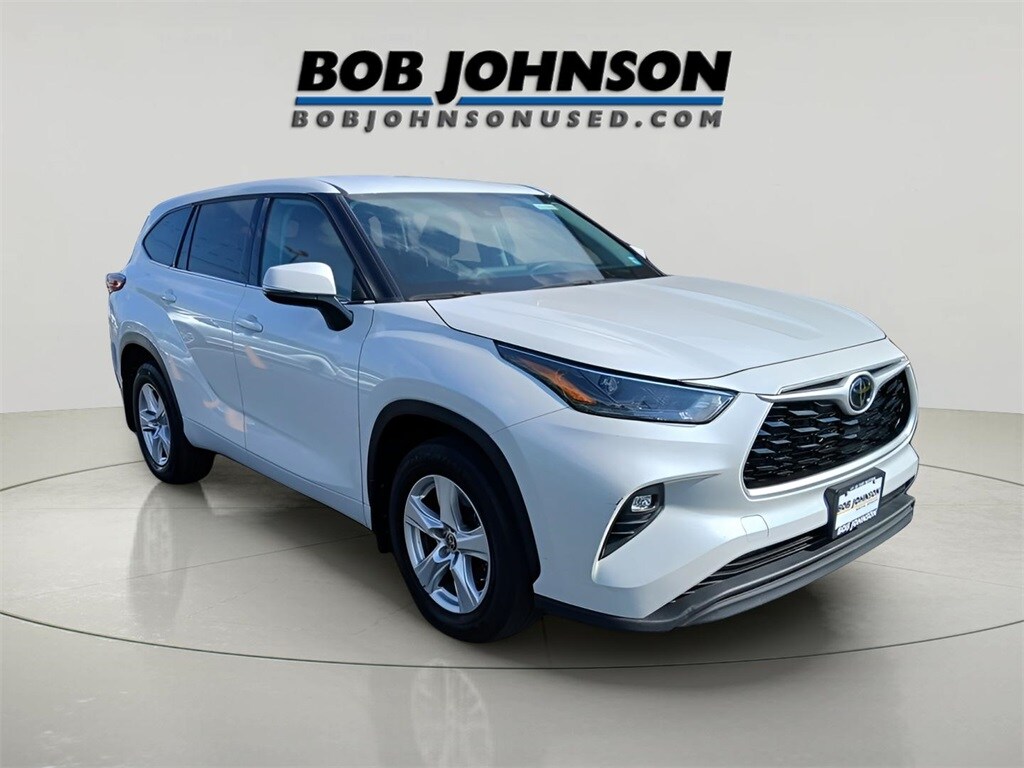 Used 2022 Toyota Highlander LE SUV