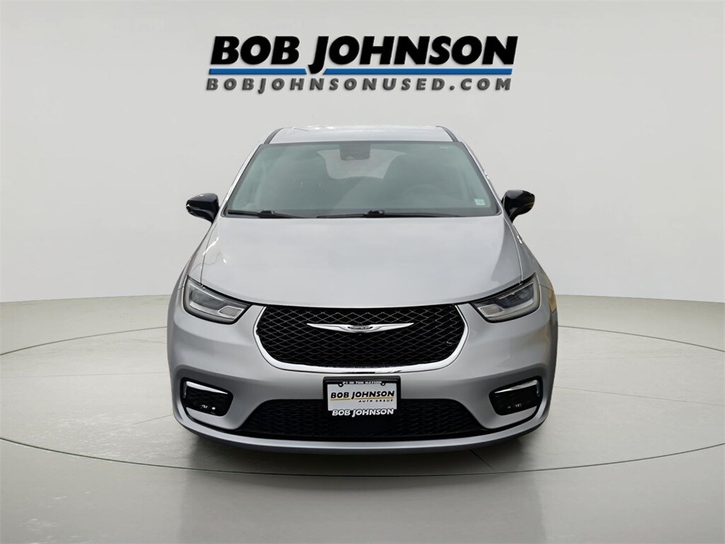 Used 2024 Chrysler Pacifica Touring L Minivan/Van