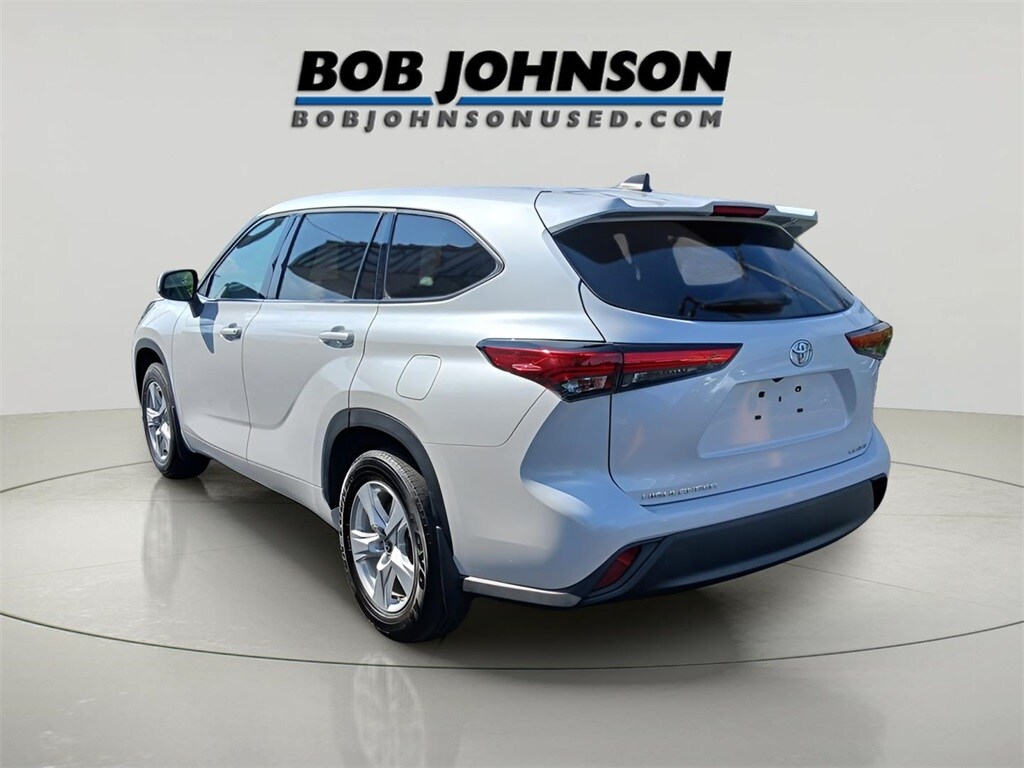 Used 2022 Toyota Highlander LE SUV