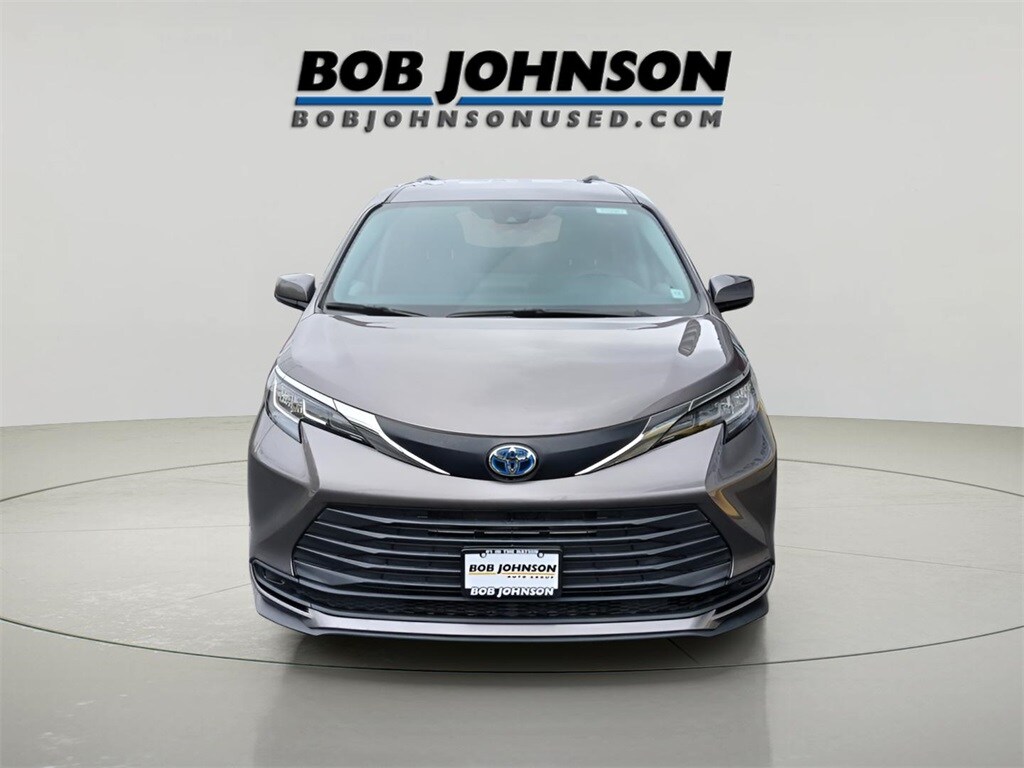 Used 2021 Toyota Sienna LE Minivan/Van