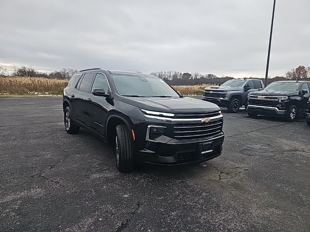 Used 2025 Chevrolet Traverse LT SUV