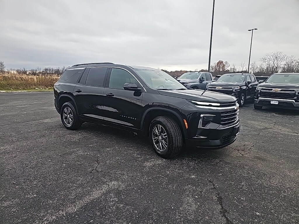 Used 2025 Chevrolet Traverse LT SUV