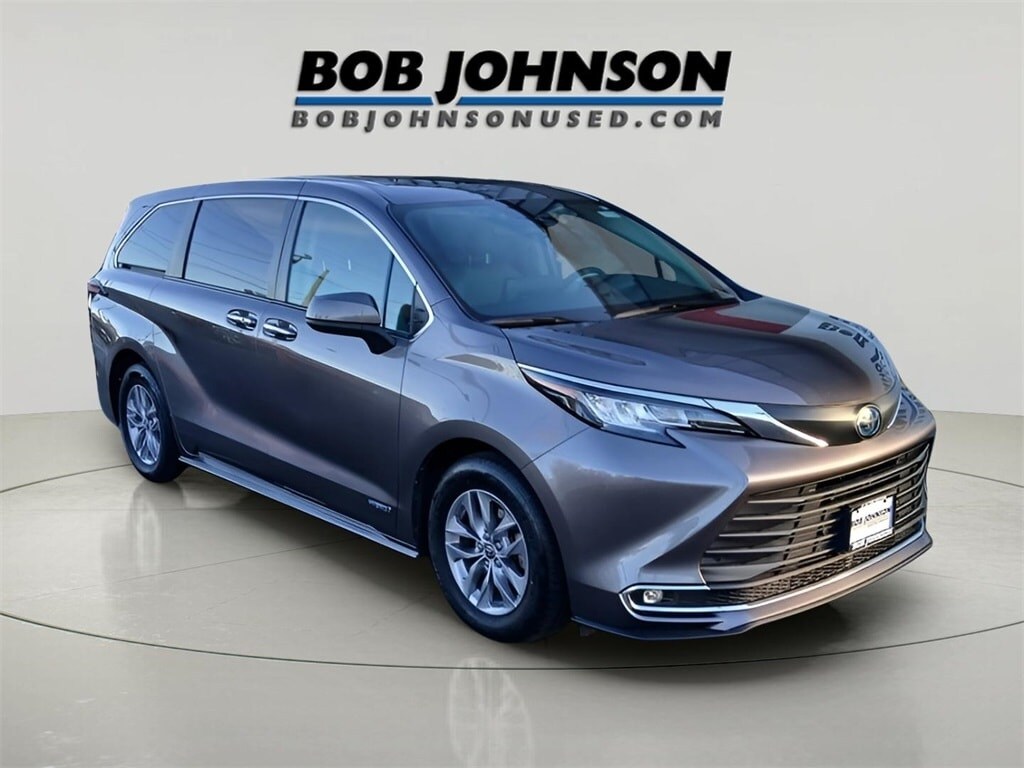 Used 2021 Toyota Sienna XLE Minivan/Van