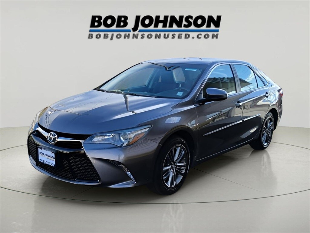 Used 2017 Toyota Camry SE Sedan